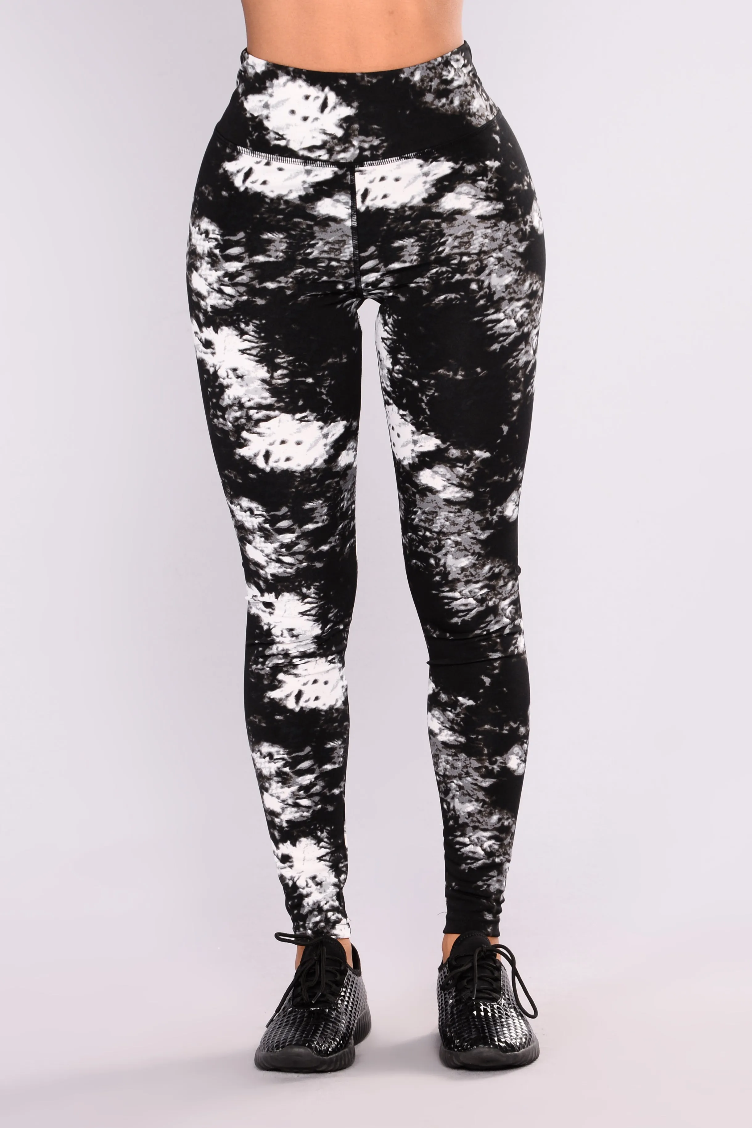 All Over The Place Print Leggings - Black