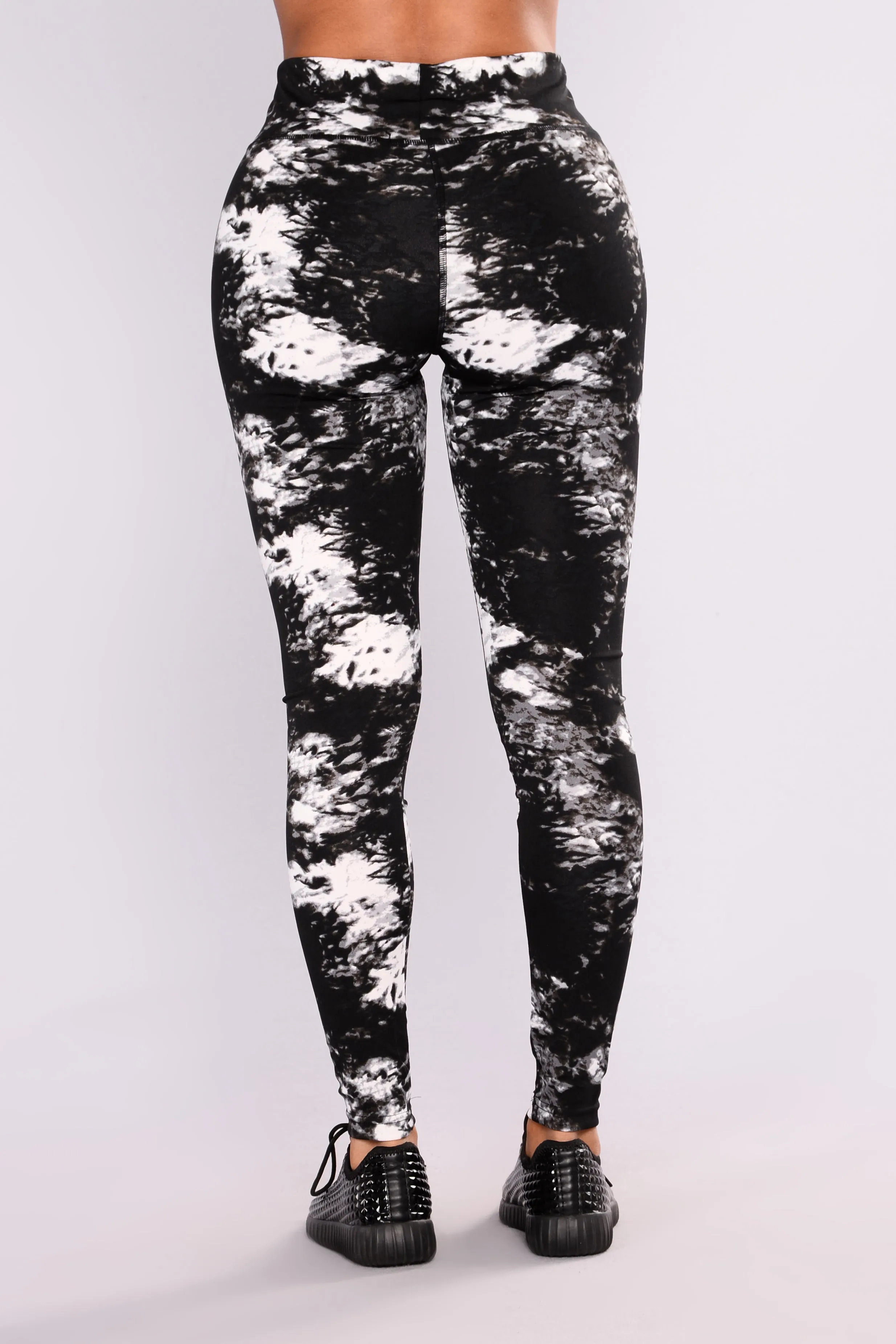 All Over The Place Print Leggings - Black